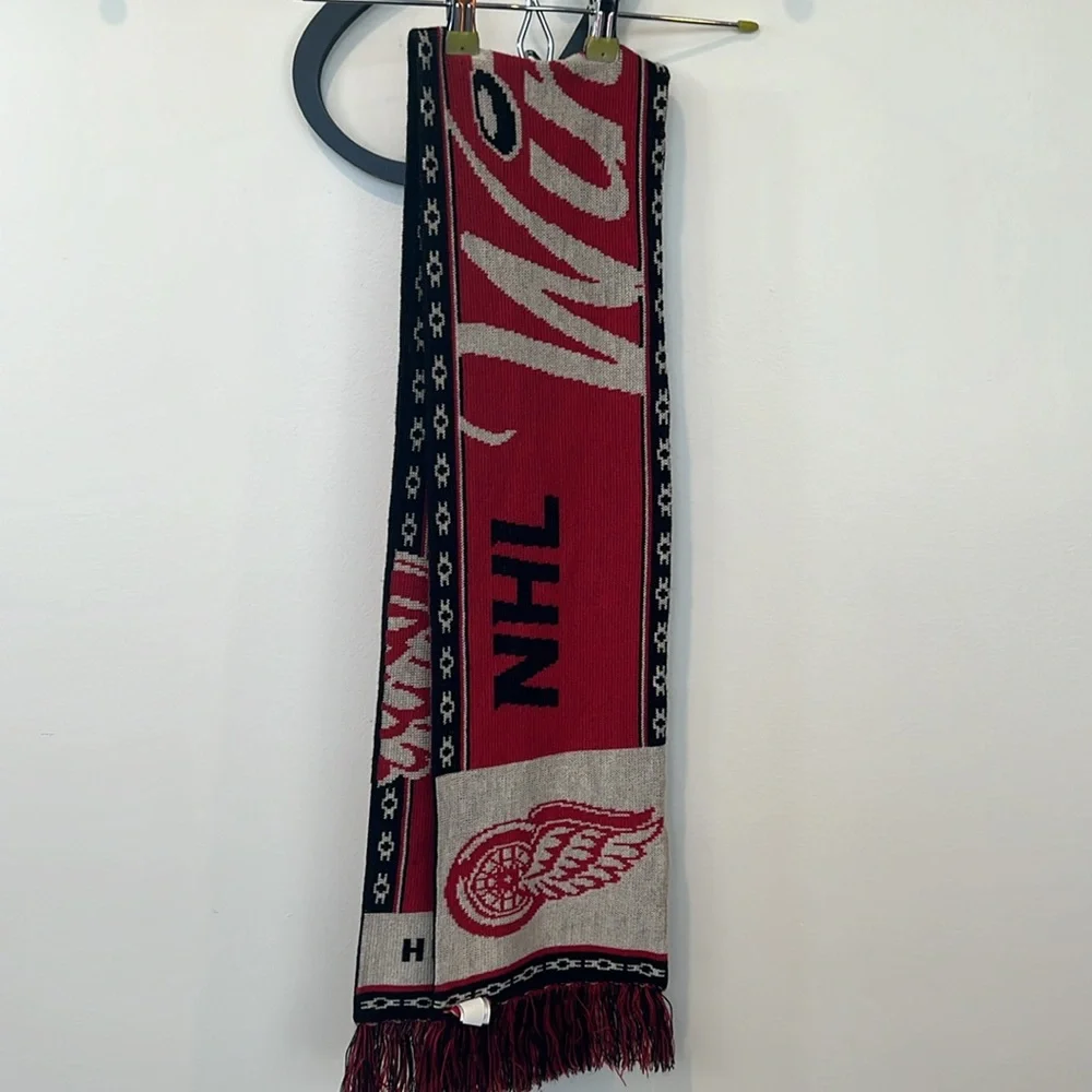 2012 Reebok Faceoff Collection NHL Detroit Redwings Winter Classic Scarf